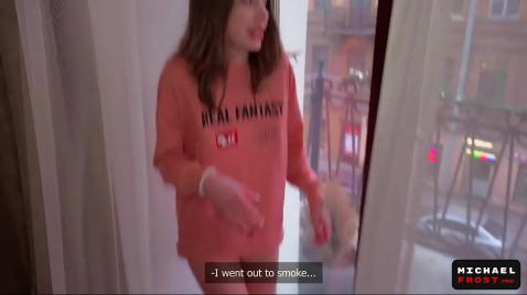 Страстное удовлетворение сексуальной подростковой соседки